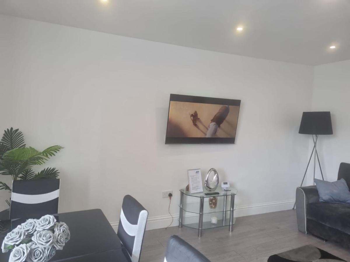 Attractive 2 Bed Apartments Free Wi-Fi And Parking كرويدون المظهر الخارجي الصورة