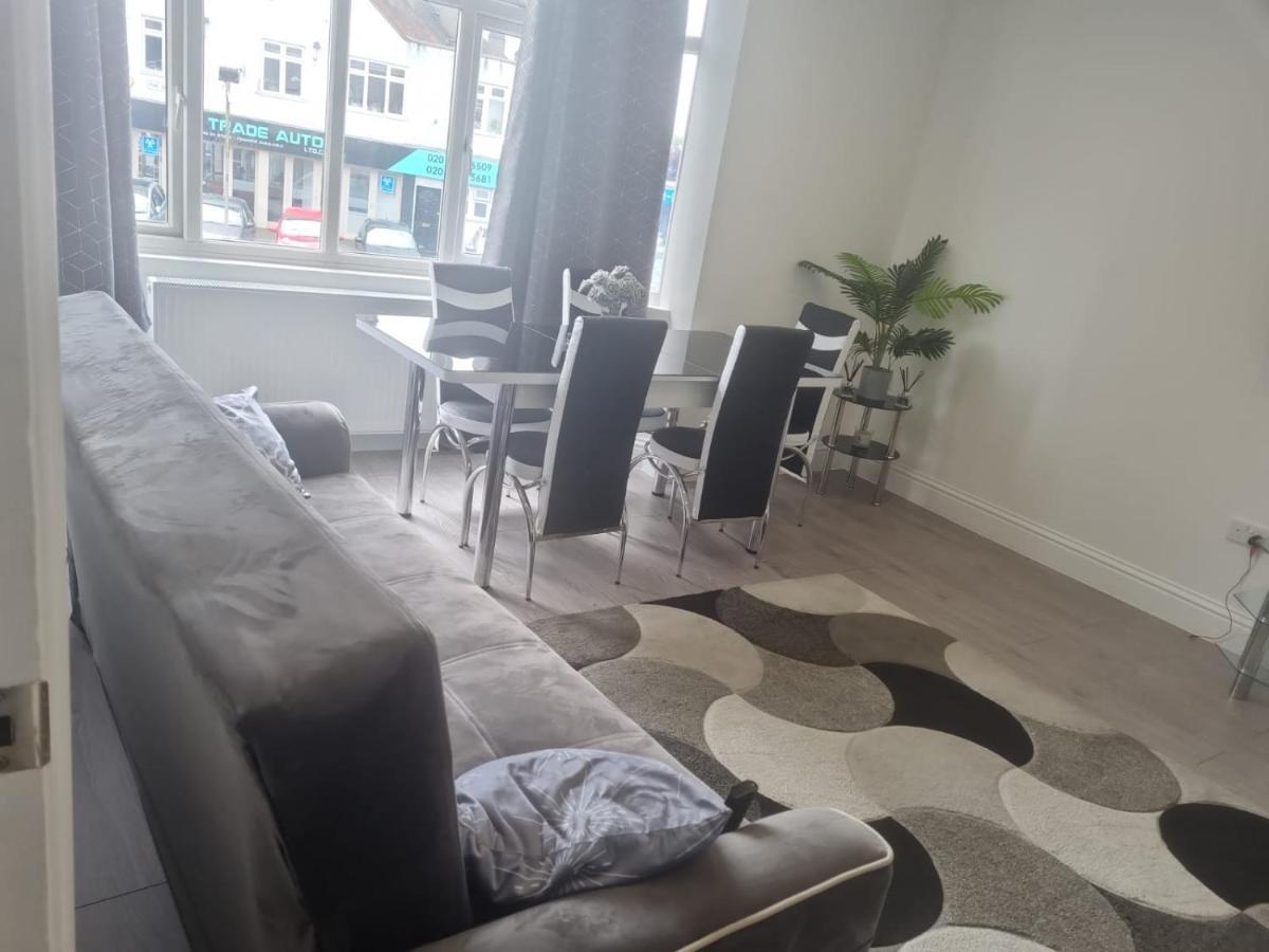 Attractive 2 Bed Apartments Free Wi-Fi And Parking كرويدون المظهر الخارجي الصورة