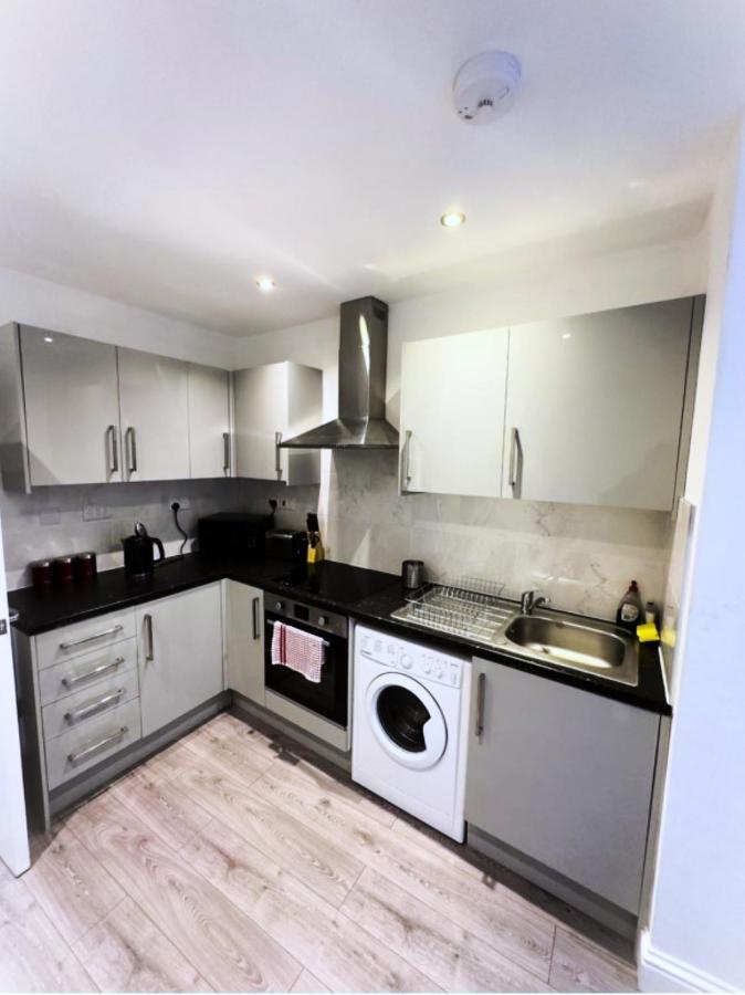 Attractive 2 Bed Apartments Free Wi-Fi And Parking كرويدون المظهر الخارجي الصورة