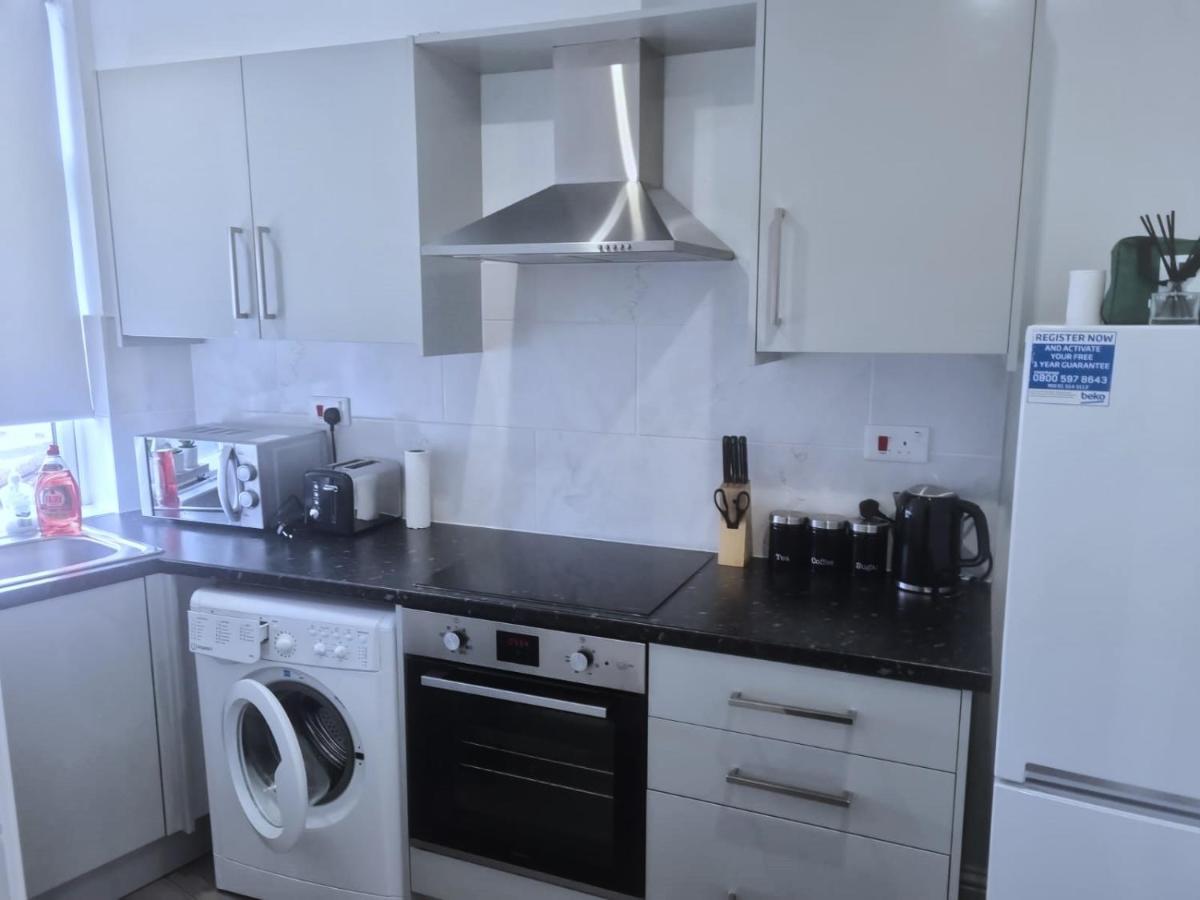 Attractive 2 Bed Apartments Free Wi-Fi And Parking كرويدون المظهر الخارجي الصورة