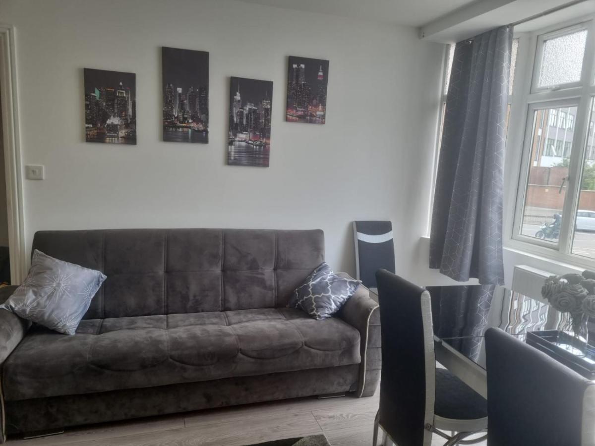 Attractive 2 Bed Apartments Free Wi-Fi And Parking كرويدون المظهر الخارجي الصورة